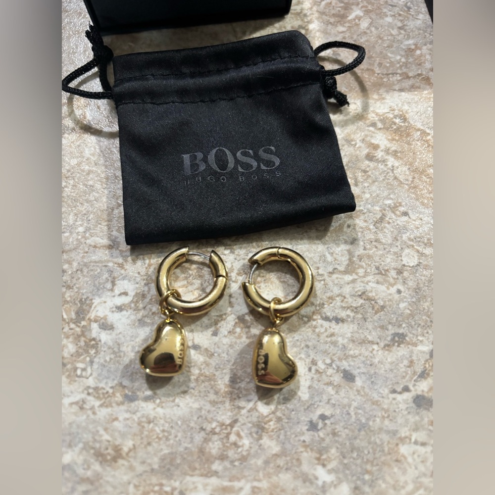 BOSS Gold-Tone Heart Jewelry Set - Picture 4 of 5